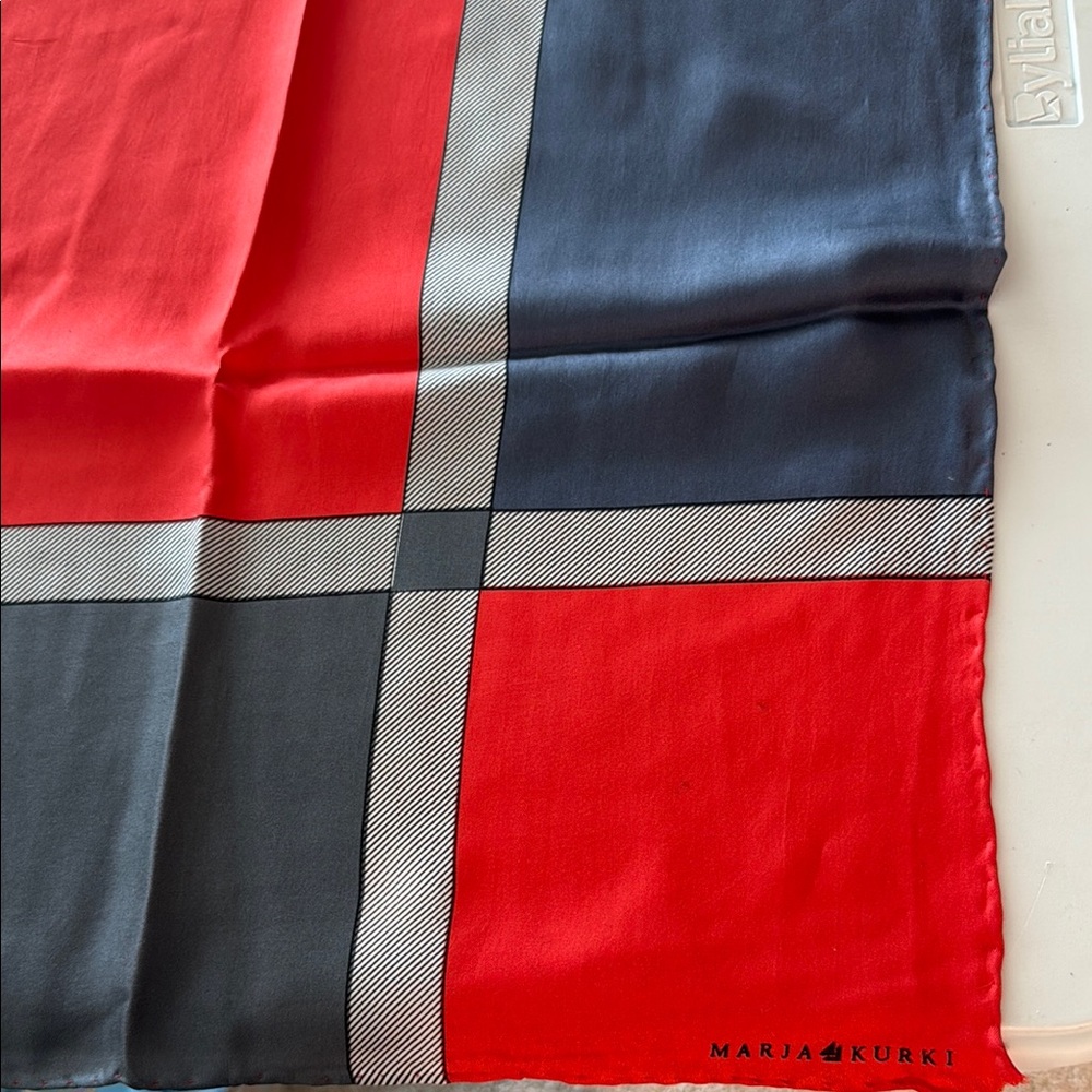 Vibrant Red and Blue Geometric Wrap
